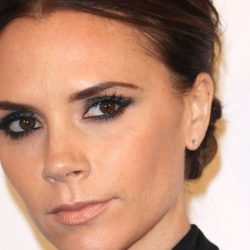 La Mulţi Ani, Victoria Caroline Beckham!
