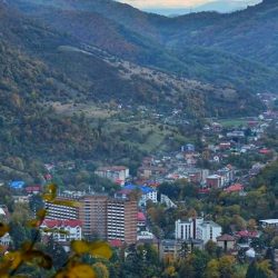 Băile Herculane se pregătește pentru un weekend plin de muzică, spectacole și voie bună!
