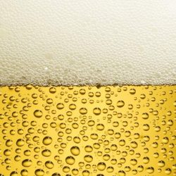 Ce se petrece când turnăm berea în pahar? De ce apare spuma şi de ce aceasta îşi măreşte volumul? Contează temperatura berii în cadrul procesului care are loc?