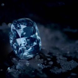 De ce diamantul este cel mai dur material?