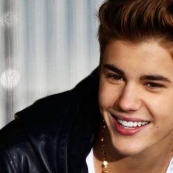 La Mulți Ani, Justin Bieber!