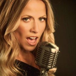 La Multi Ani, Sheryl Suzanne Crow!