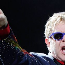 La mulți ani, Elton John!